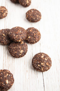 Healthy No-Bake Chocolate Oatmeal Cookies