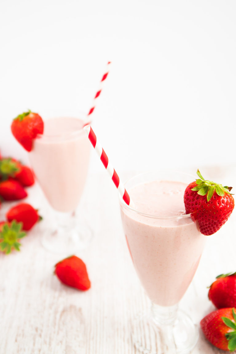 Healthy Breakfast Strawberry Banana Smoothie - Spoonful of Kindness